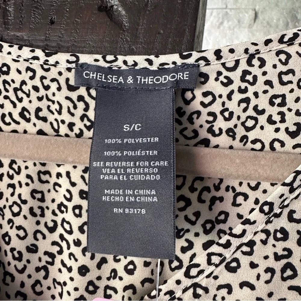Chelsea & Theodore Animal Small Leopard Print Tan Black Blouse Size Small NWT - Picture 2 of 8